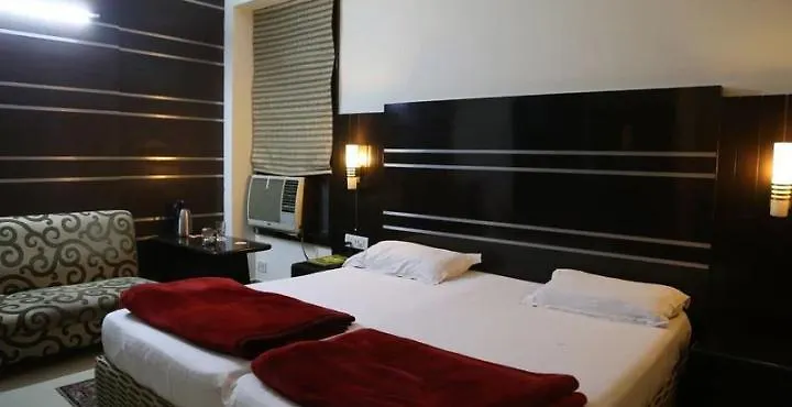 *** Guest house Oyo 13541 Otani Hotel Delhi  India