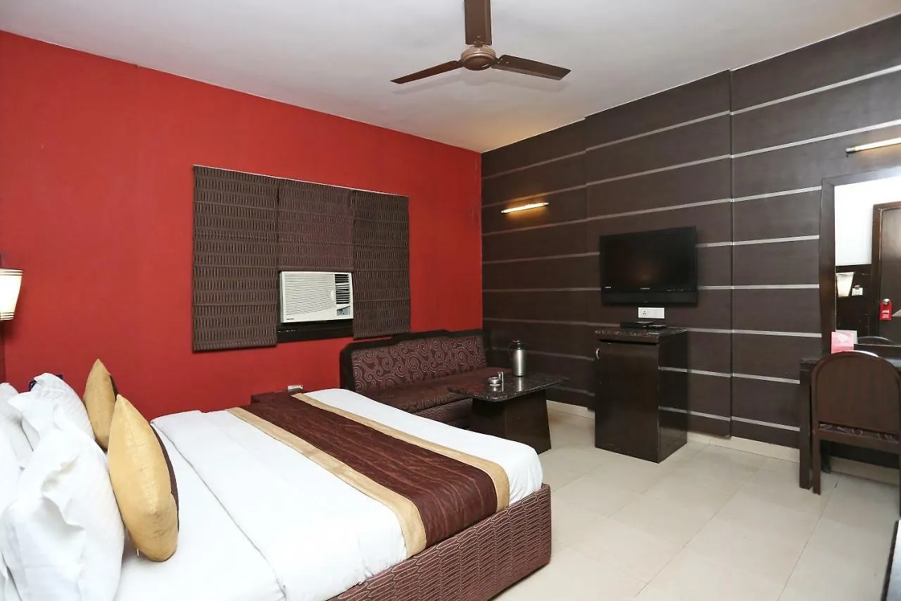 *** Guest house Oyo 13541 Otani Hotel Delhi  India